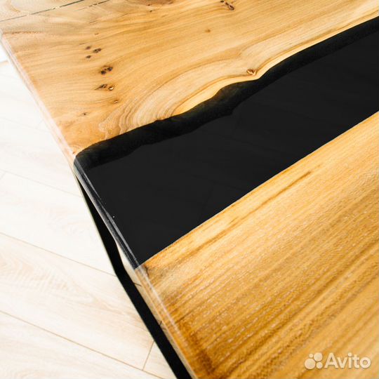 Стол из слэба с черной смолой