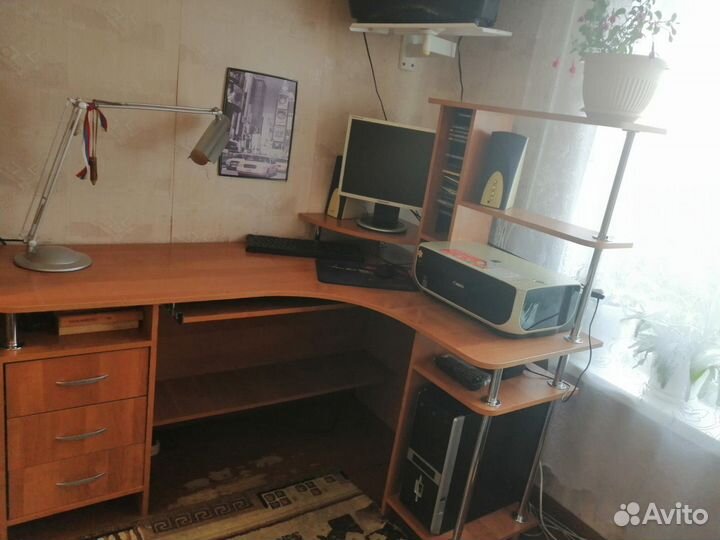 Компьютерный стол