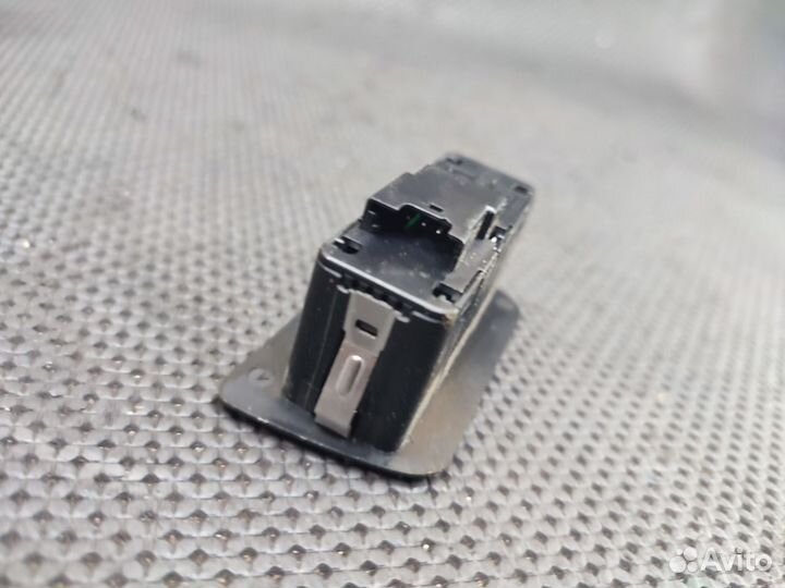 Кнопка открытия багажника для BMW 5 F10/F11/GT F07