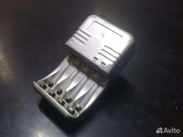 Зарядное устройство для аа+ааа