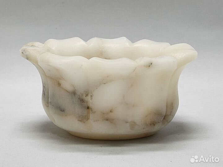 Ваза кашпо белый мрамор