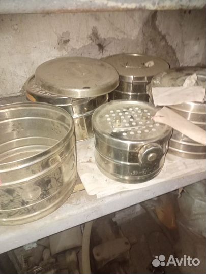 Контейнер с крышкой из нержавеющей стали