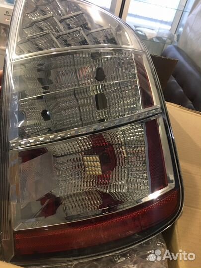 Фонарь правый toyota prius 8155147100