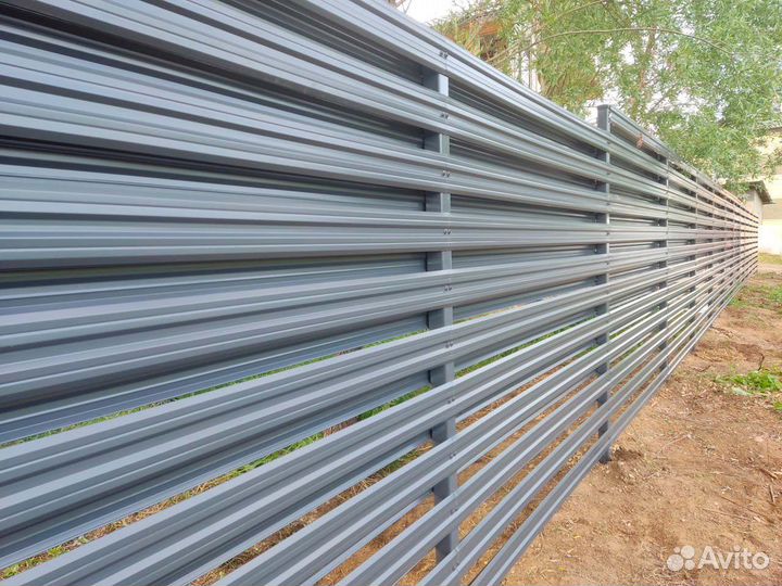 Забор из евроштакетника с гарантией