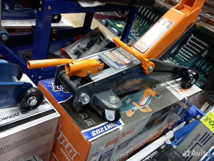 Домкрат подкатной Ombra 3т