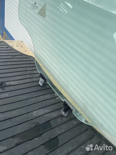 Стекло передней правой двери Hyundai grand starex