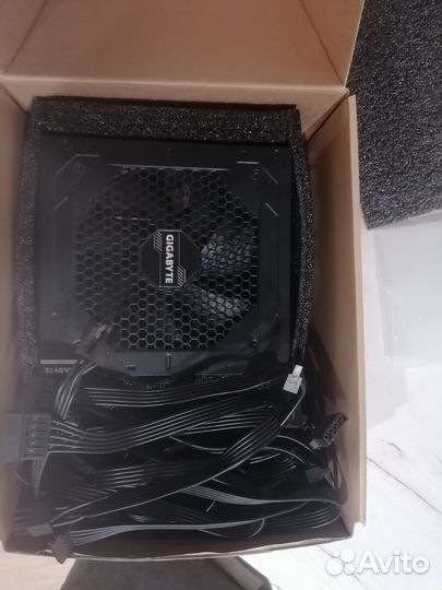 Блок питания gigabyte p750gm