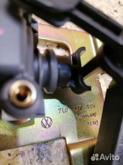 Активатор замка багажника Volkswagen Touareg 7L