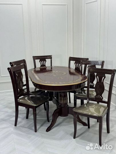 Обеденный стол и стулья
