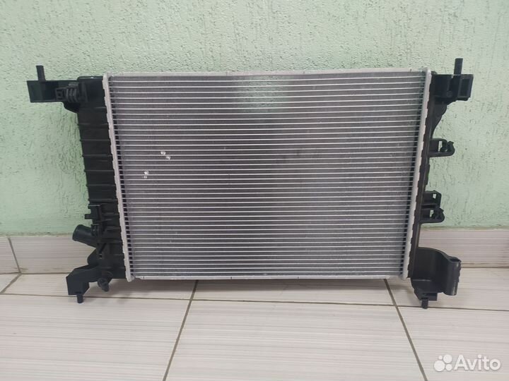 Радиатор охлаждения Chevrolet Cobalt Ravon R4 АКПП