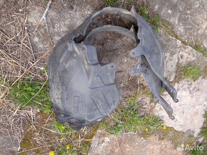 Подкрылок передний правый nissan juke