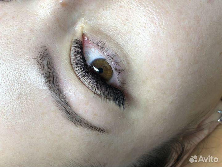 Наращивание ресниц. Маникюр. Брови