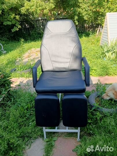 Два кресла для педикюра в подарок стульчик мастера