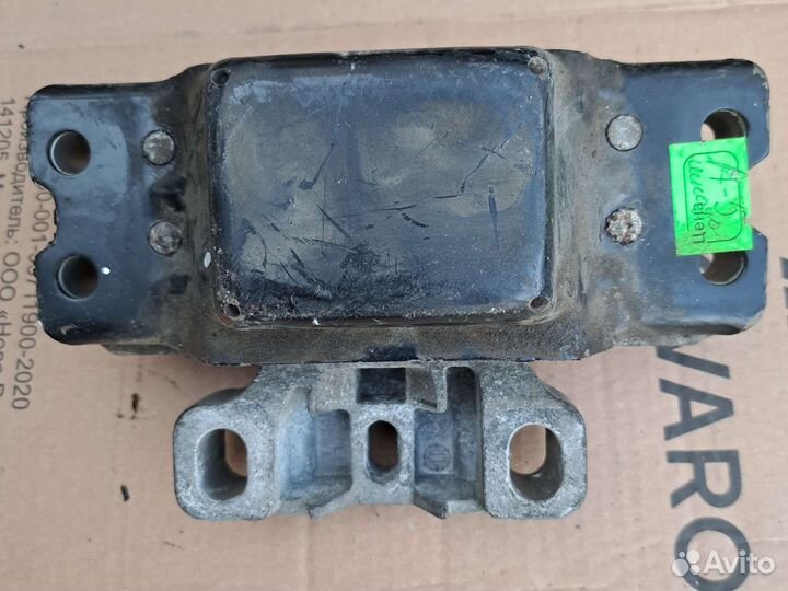 Опора двигателя левая Skoda octavia A5