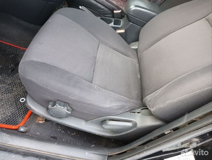 Toyota Matrix 1.8 AT, 2003, битый, 180 000 км