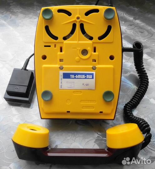 Телефонный аппарат с кнопкой (СССР)