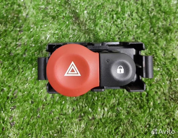 Кнопка аварийной сигнализации Renault Clio 3 2006