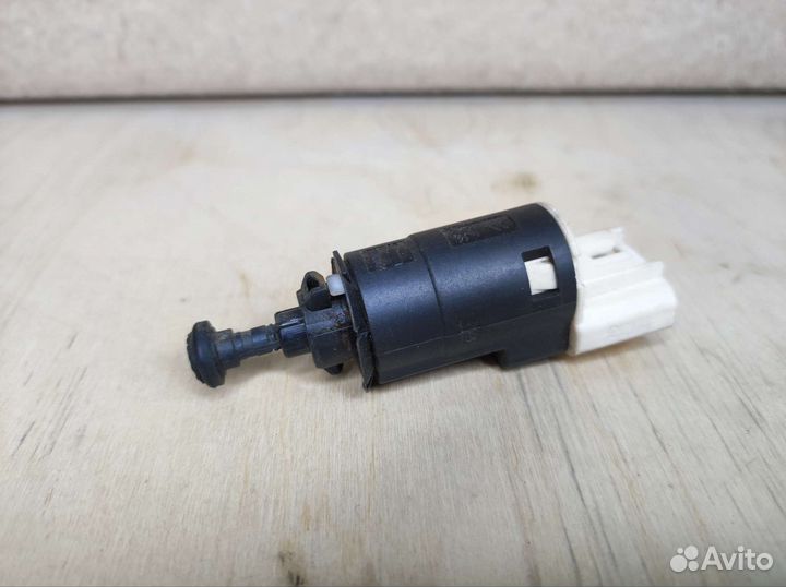 Концевик педали тормоза Пежо 206