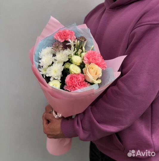 Букет из кустовых Хризантем, диантусов и роз