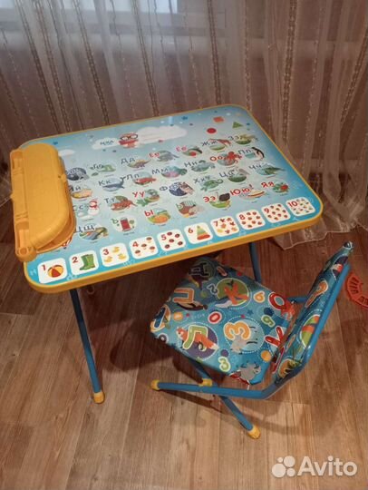 Столик детский и стульчик