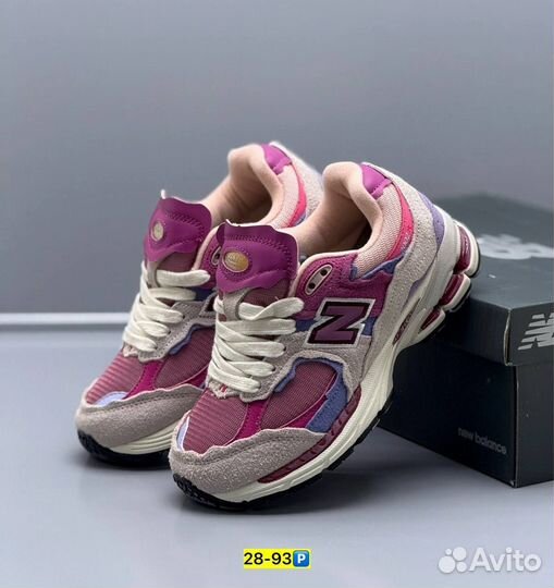 Кроссовки женские New Balance 2002r