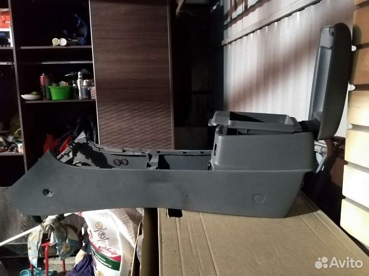 Подлокотник mazda 6 gg