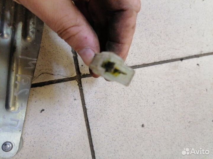 Стеклоподъемник задний правый Mitsubishi Pajero