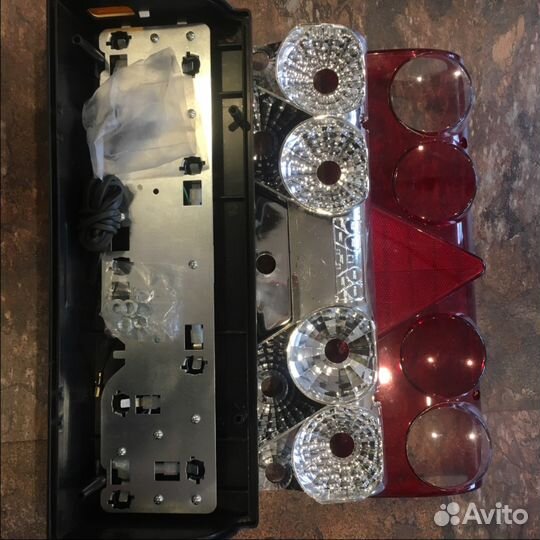 Фонарь для полуприцепа левый