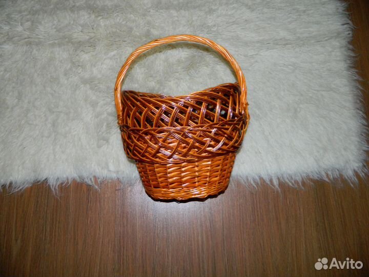 Корзины новые из лозы