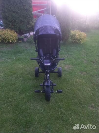 Трехколесный велосипед с ручкой