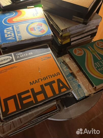 Магнитофонные катушки с записями