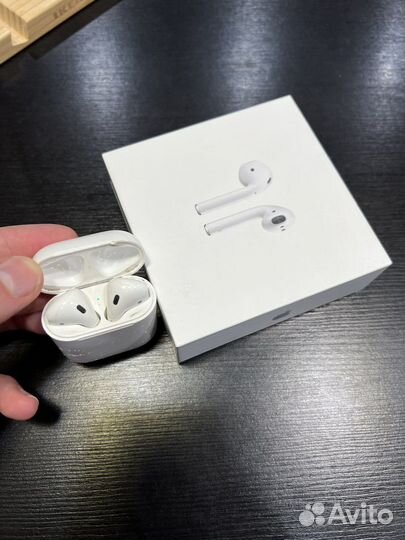 Apple AirPods 2