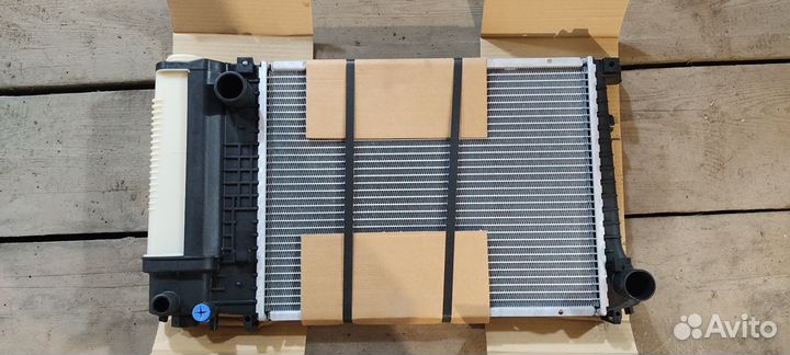 Радиатор охлаждения BMW