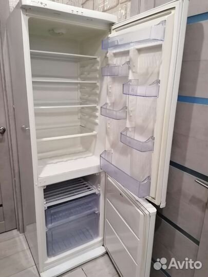 Холодильник zanussi