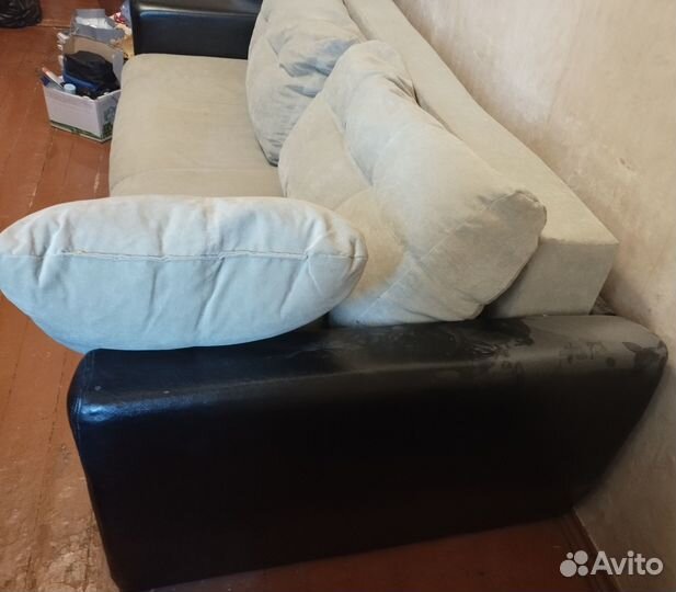Диван раскладной, кожаные подлокотники