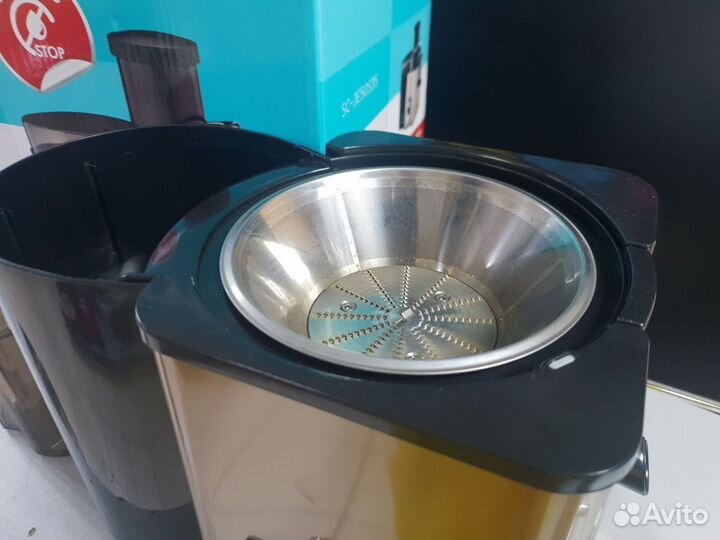 Соковыжималка Scarlett SC-JE50S35