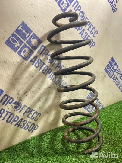 Пружина подвески задняя правая Volkswagen Golf 3