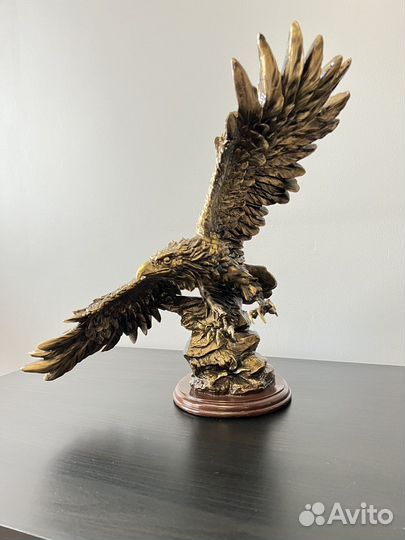 Декоративная фигура орел