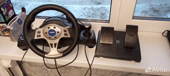 Игровой руль с педалями и коробкой передач