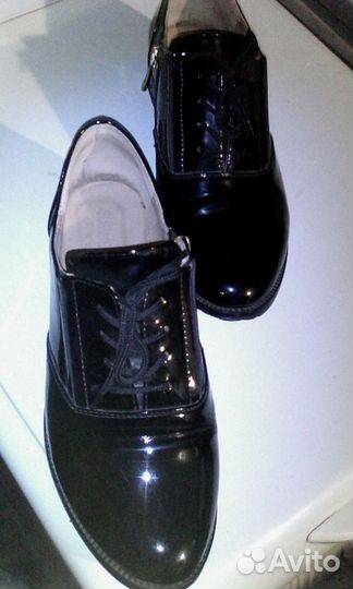 Лакированные ботинки