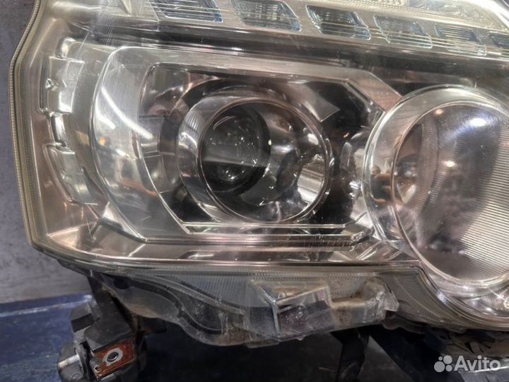 Фара ксенон правая Nissan X-Trail T31