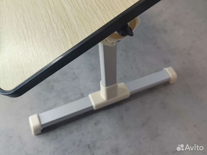 Столик для ноутбука с охлаждением