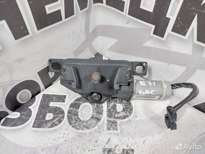 Замок крышки багажника BMW E71