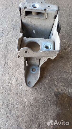 Усилитель заднего бампера. Рено - лагуна 2