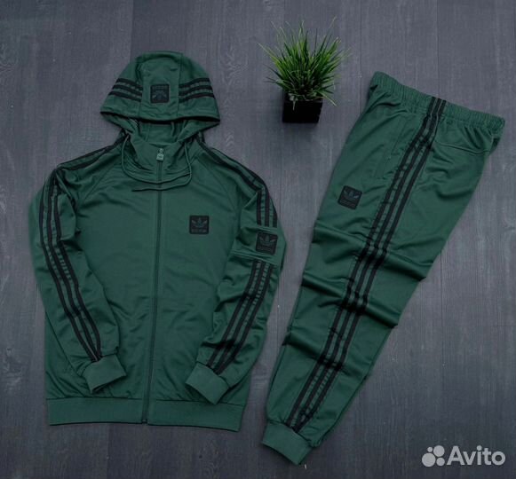 Спортивный костюм adidas