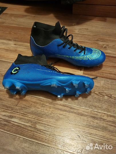 Футбольные бутсы 42р