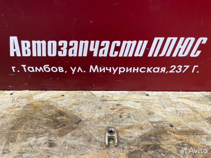 Кронштейн форсунки Renault Duster