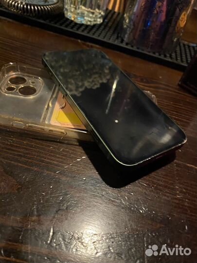 Телефон iPhone 13
