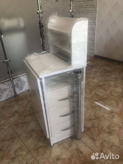 Стол маникюрный