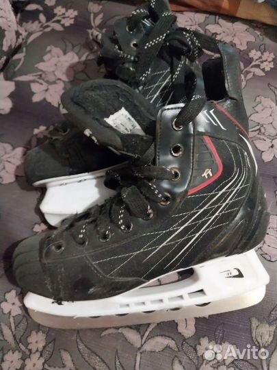 Коньки хоккейные